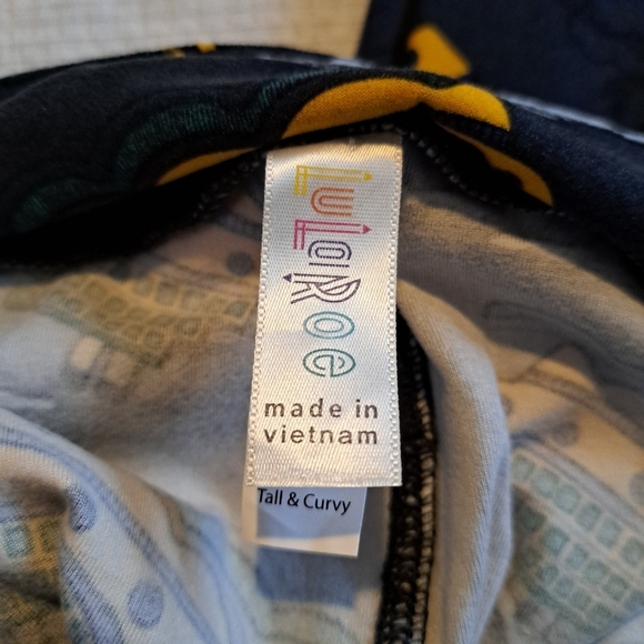 LulaRoe women's Tall & Curvy dark gray leggings with cruise ship, new no tags - Picture 5 of 5